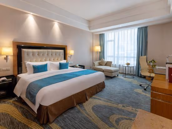 Deluxe Panoramic Queen Room