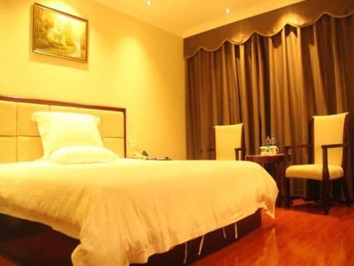 Hotel Queen Room
