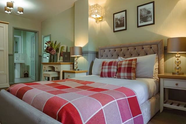 Comfort Double Room, Ensuite (7)