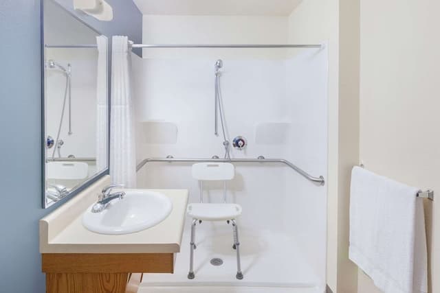 Standard Room, 1 Double Bed, Accessible, Non Smoking (Bathtub)