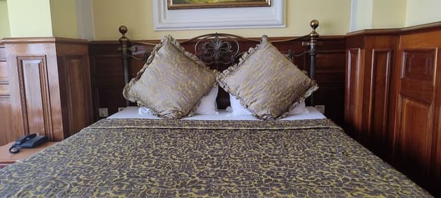 Superior Double Room, 1 King Bed, Smoking, Valley View