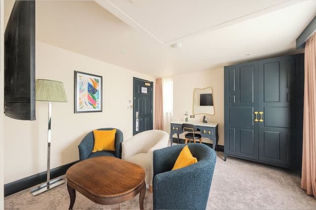 Suite, 1 Queen Bed