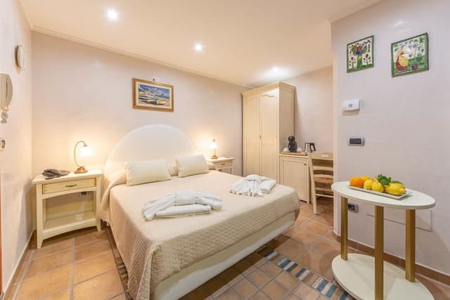 Classic Double Room, Private Bathroom, Garden View