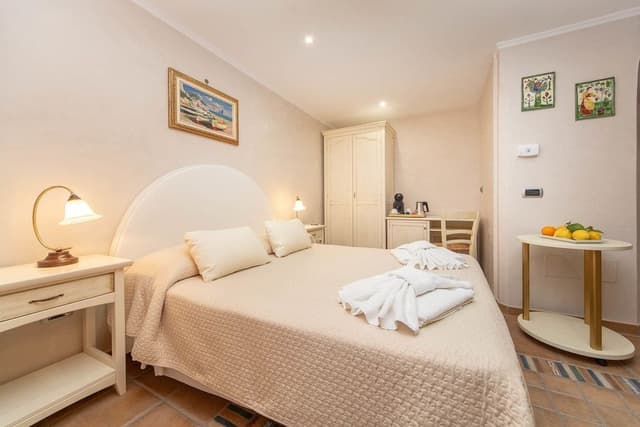 Classic Double Room, Private Bathroom, Garden View