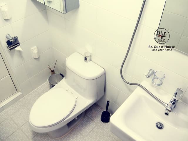 Shared Dormitory, Women only