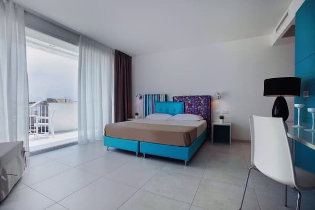 Suite, Sea View