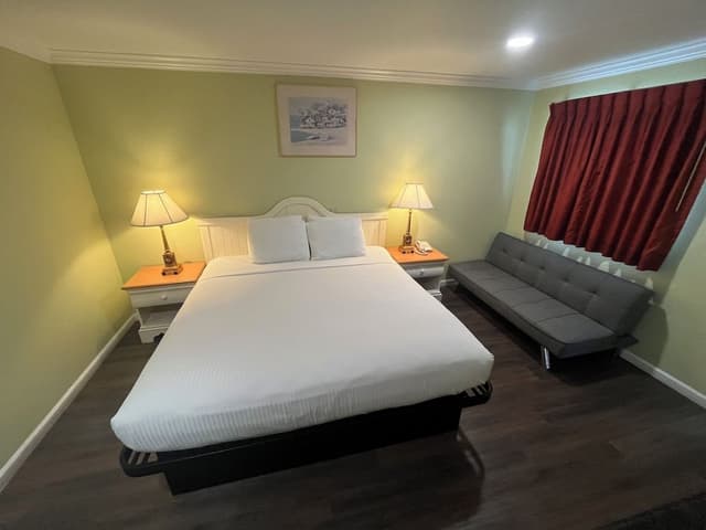 King Room with Futon non smoking