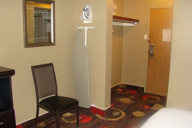 Deluxe Room, 1 Queen Bed, Kitchenette