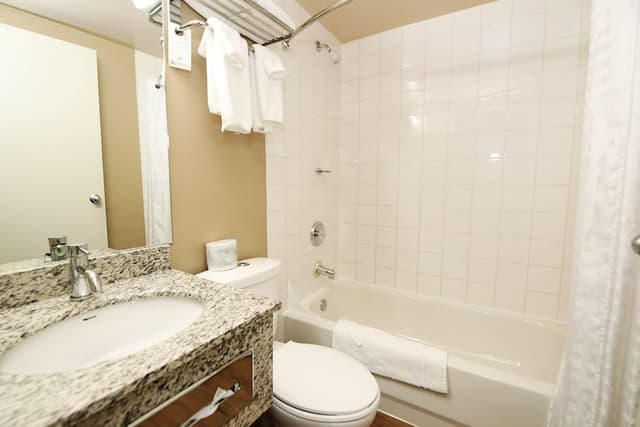 Deluxe Room, 1 Queen Bed, Kitchenette