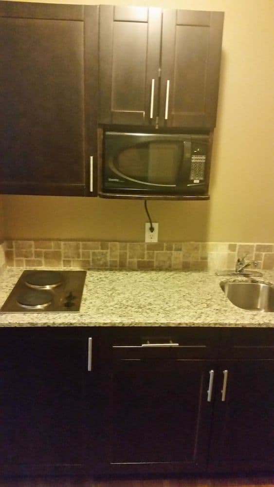 Deluxe Room, 1 Queen Bed, Kitchenette