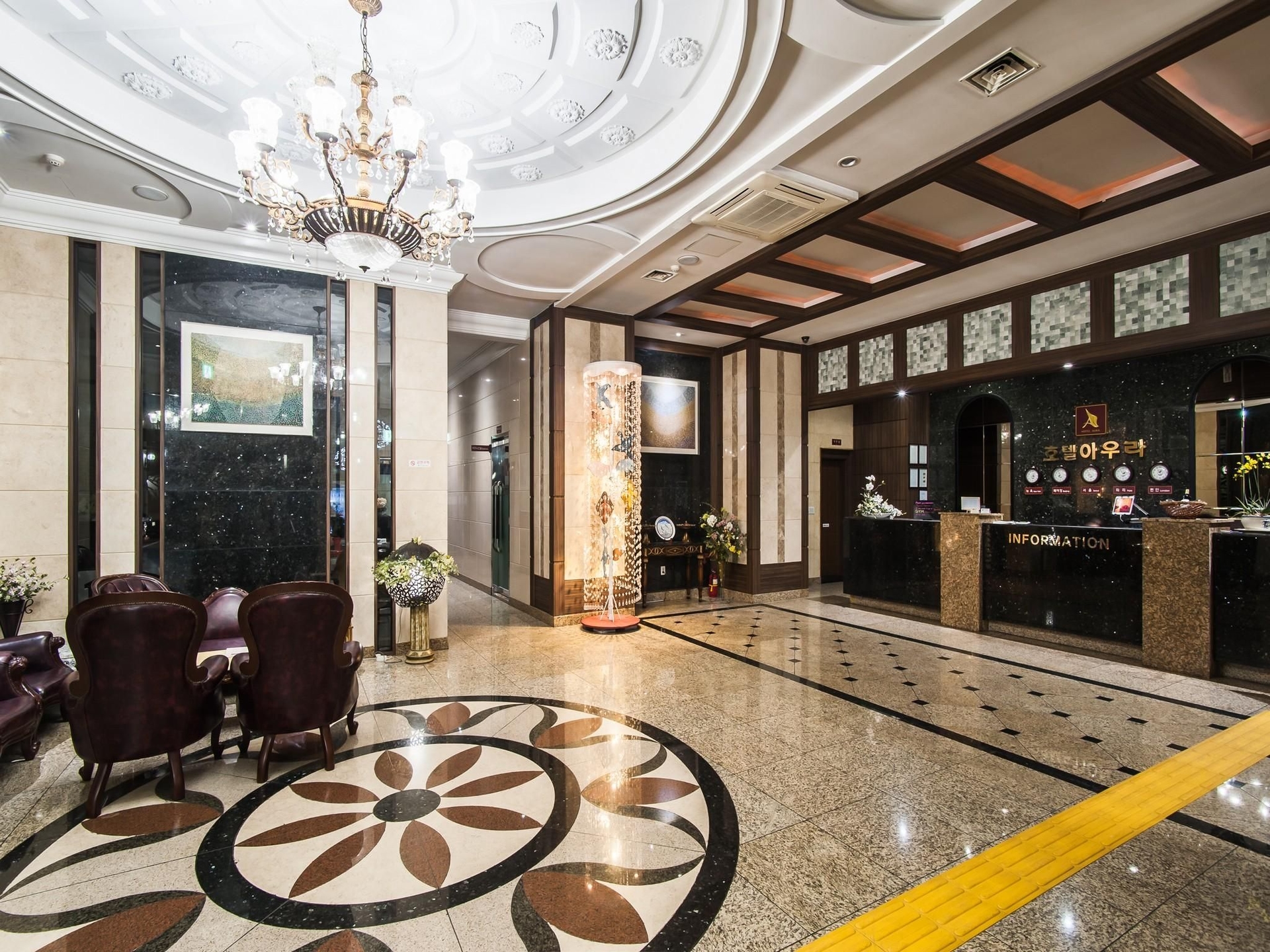 โรงแรมออร่า (Aura Hotel)0