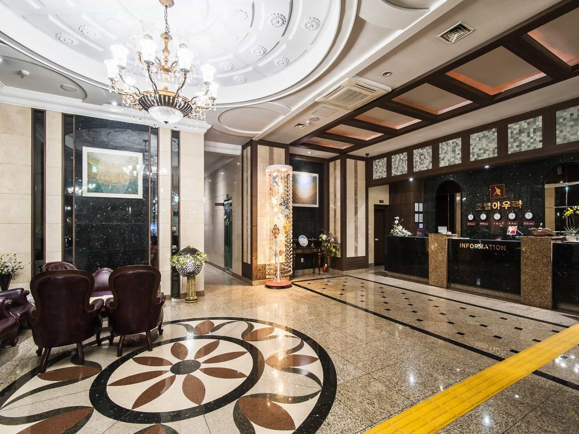 Aura Hotel