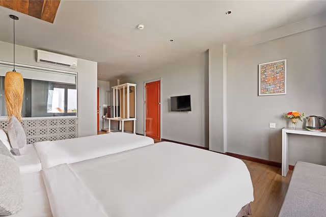 Deluxe Twin with Garden View