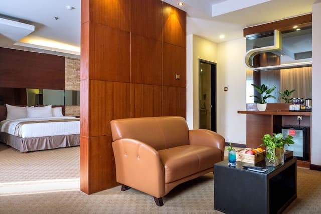 Junior Suite, 1 King Bed, City View