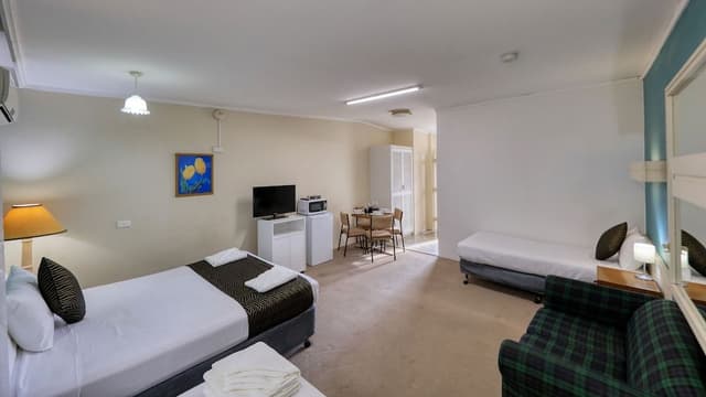 Queen Family Room