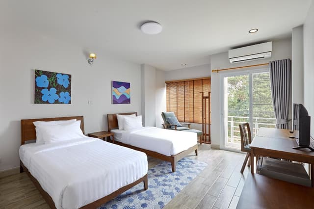 Suite with Garden View