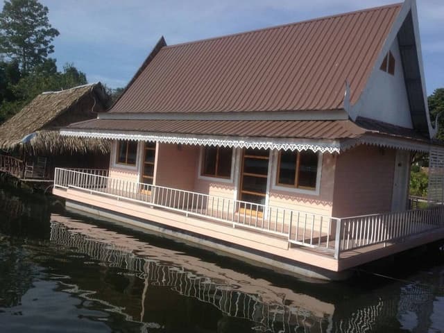 Deluxe River View Raft