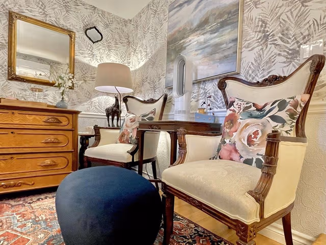 Premium Room, 1 Queen Bed (Sir John A. MacDonald)