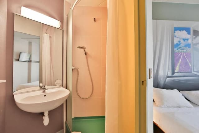 Twin Room - Non-Smoking