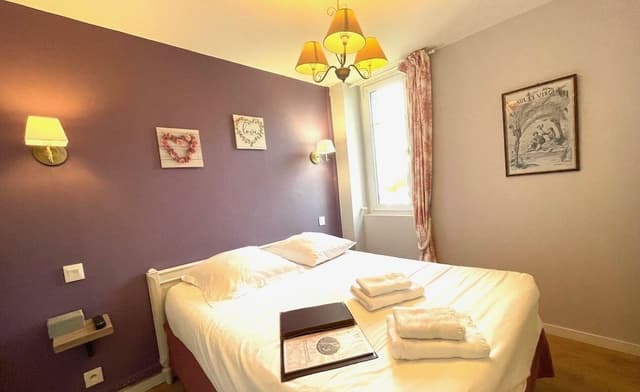 Standard Double Room (Petite) shower