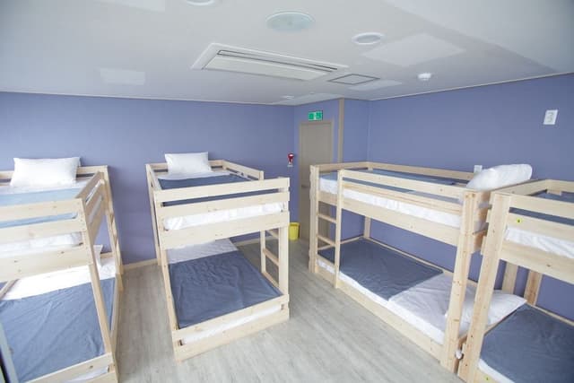 Shared Dormitory, Men only