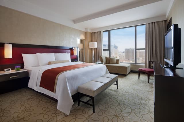 Executive Suite, Executive lounge access, 1 Bedroom 2 room Suite, 1 King