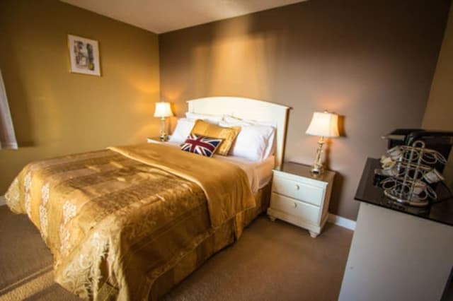 Room, 1 King Bed, Garden View (Amber)