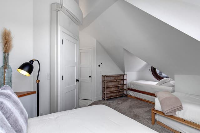 Condo, 2 Bedrooms