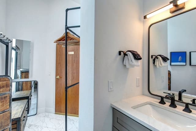 Condo, 2 Bedrooms