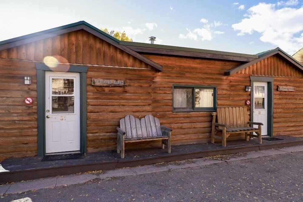 Twin Pines Lodge and Cabins2