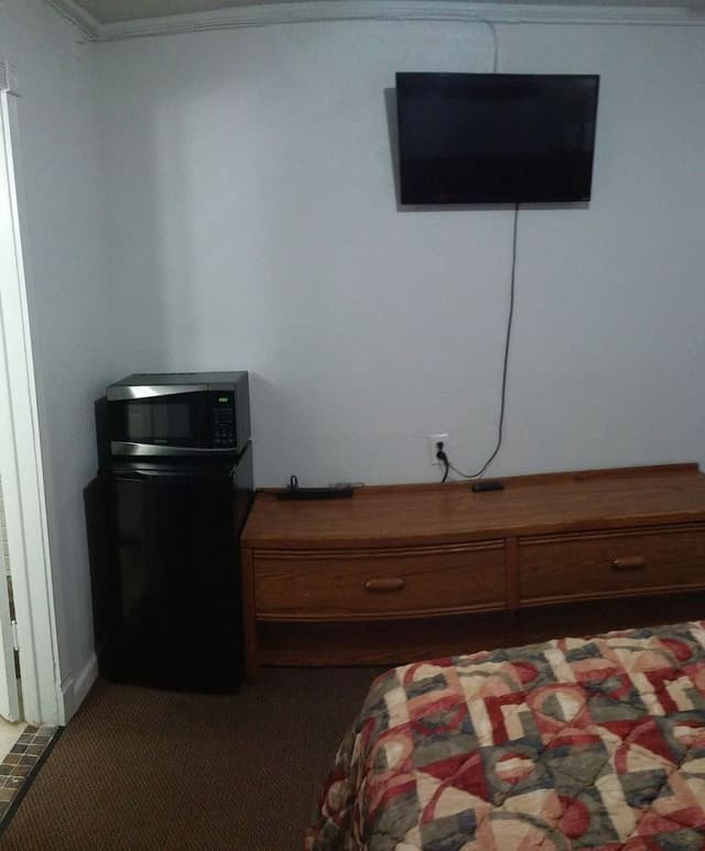 Economy Room, 1 Queen Bed