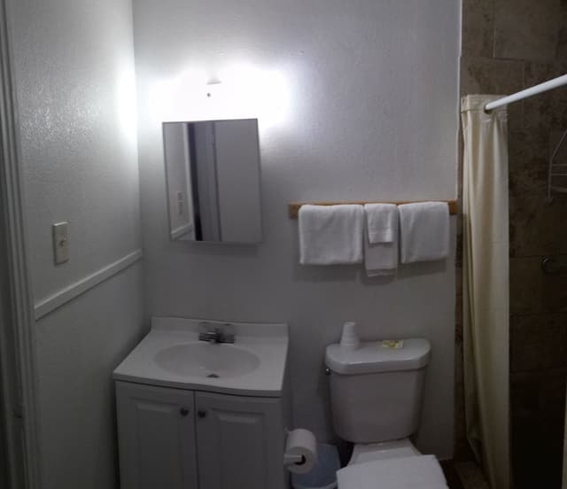 Economy Room, 1 Queen Bed