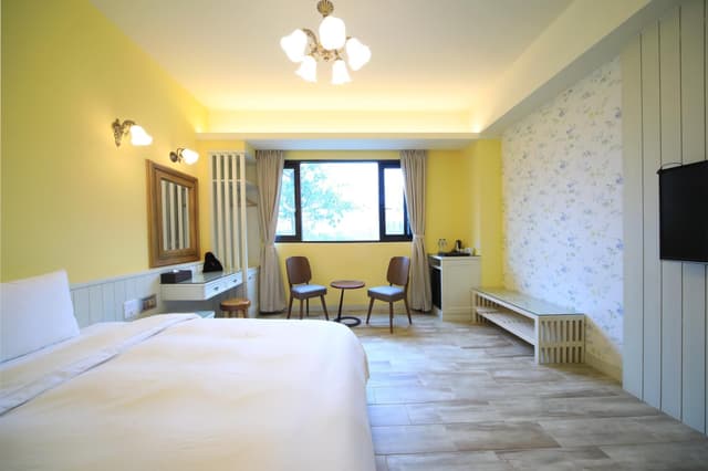 Double Room with Bathtub