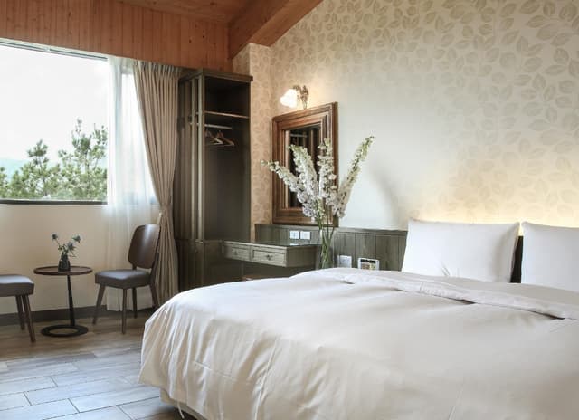 Double Room with Bathtub