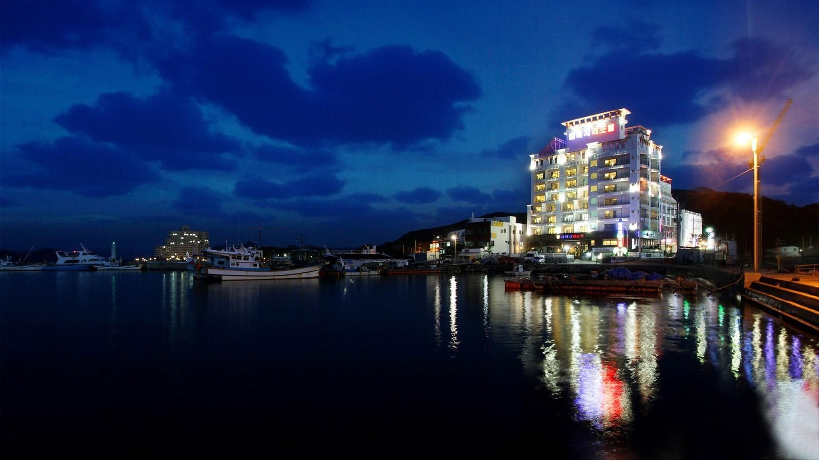 โรงแรม ตงยอง เบย์ คอนโด (Tongyeong Bay Condo Hotel)0