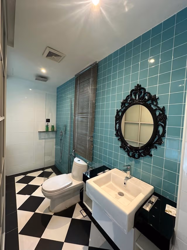 Deluxe Queen Room with Window
