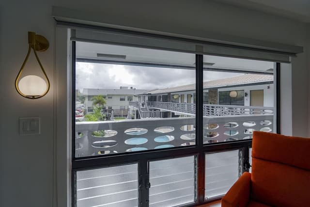 Deluxe Studio Suite, 1 King Bed, Kitchen