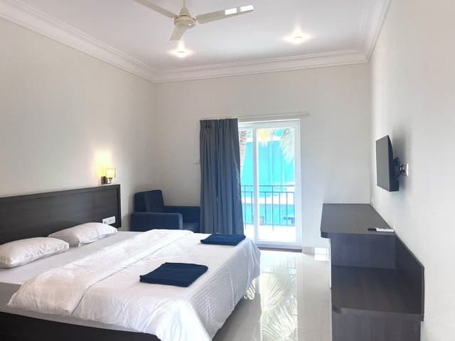Superior Room, 1 King Bed, Balcony