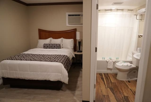 Standard Room, 1 Queen Bed, Non Smoking