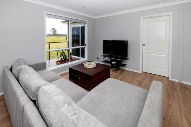 Deluxe Riverfront 5 Bedroom House
