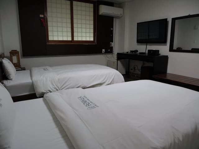 Standard Twin Room, 2 Twin Beds, City View