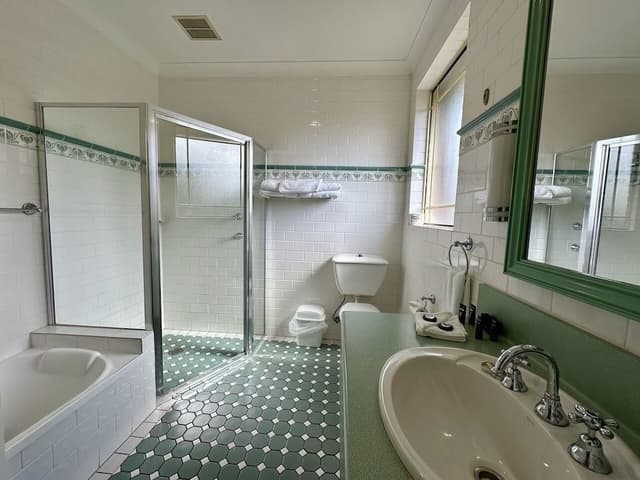 Federation Queen Room