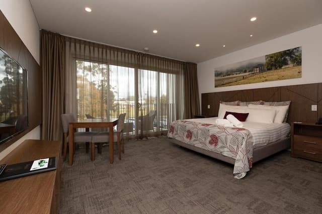 Superior Room, 1 King Bed, Balcony