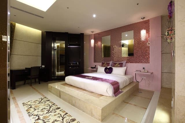 Business Double Room, 1 Double Bed (No one guest is allowed)