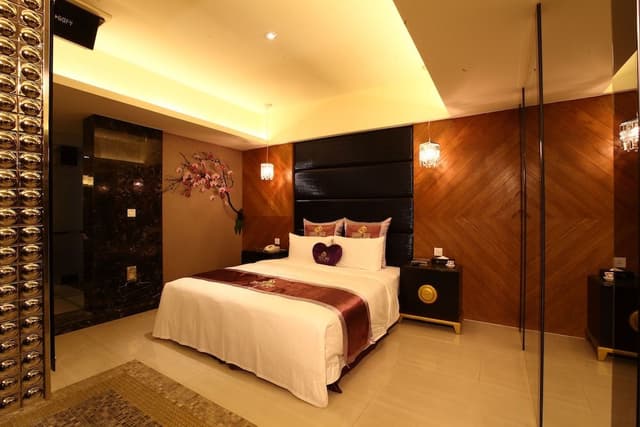 Business Double Room, 1 Double Bed (No one guest is allowed)