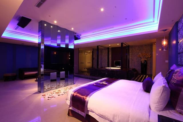 Business Double Room, 1 Double Bed (No one guest is allowed)