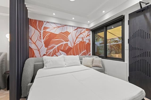 Signature Studio Suite, 1 King Bed with Sofa bed, Balcony
