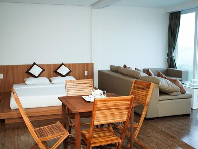 Premium Deluxe Pool Corner King Room