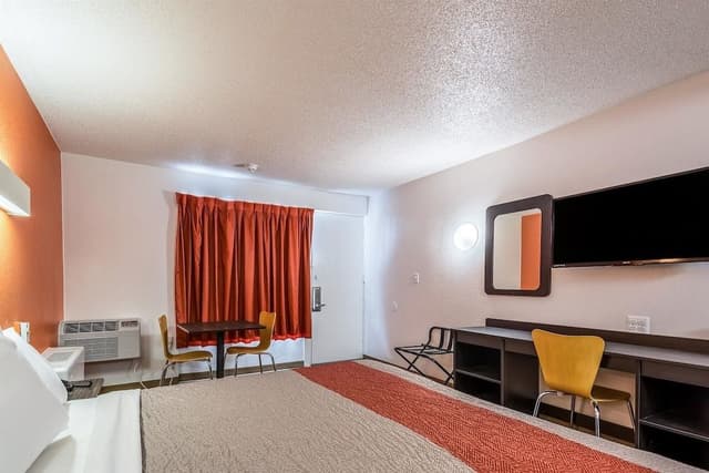 Deluxe Room, 1 King Bed, Non Smoking, Refrigerator & Microwave