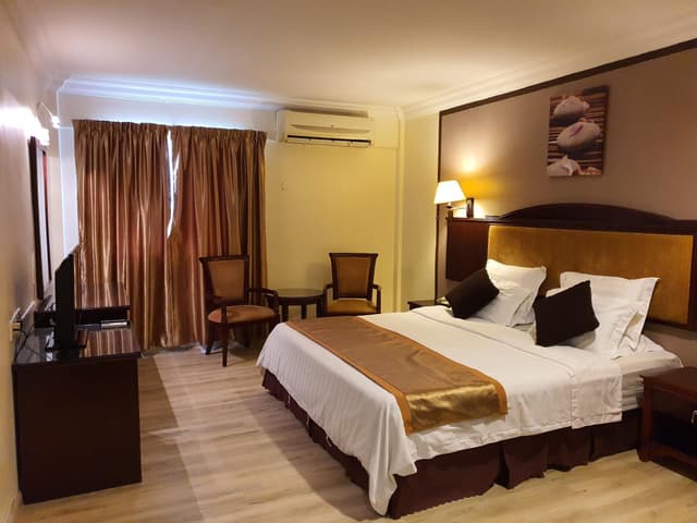Deluxe Suite